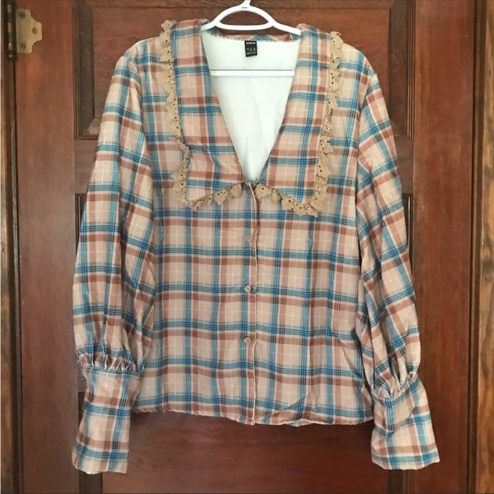 BNWOT Plaid Tartan Print Bishop Sleeve Button Up w/Exaggerated Peter Pan…